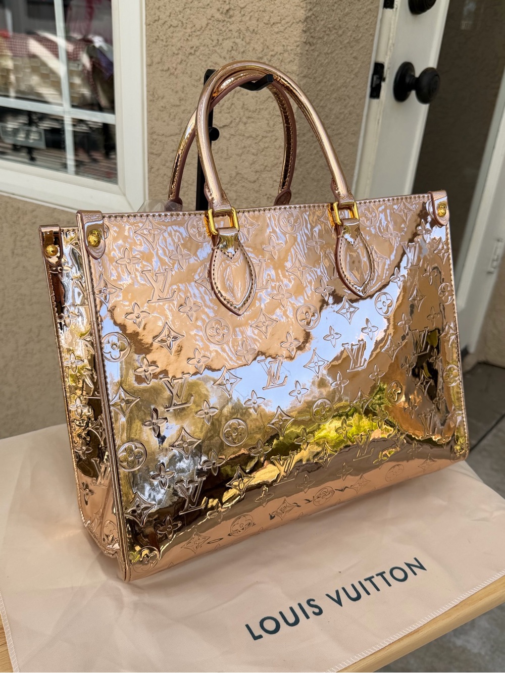 ✨WANT?✨ NEW LV Large GM Size Gold Metallic Vernis Monogram Embossed Onthego Bag